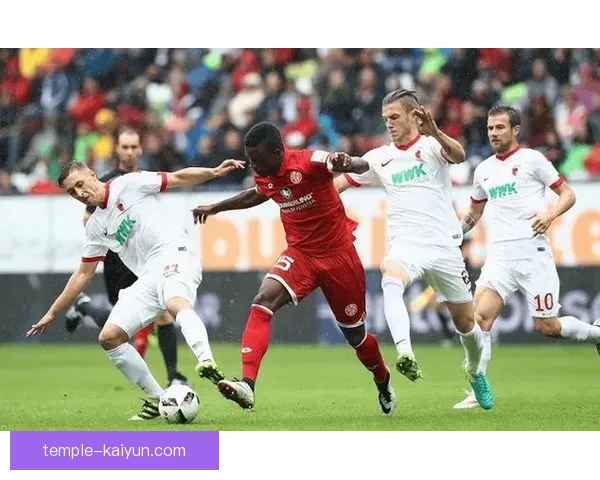 奥格斯堡边路进攻表现稳健，球队战术逐渐成熟